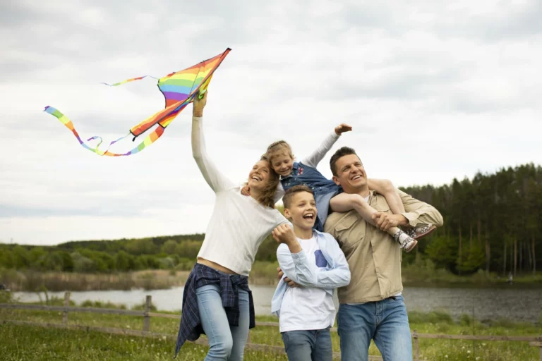 medium-shot-family-with-colorful-kite-scaled_xnc